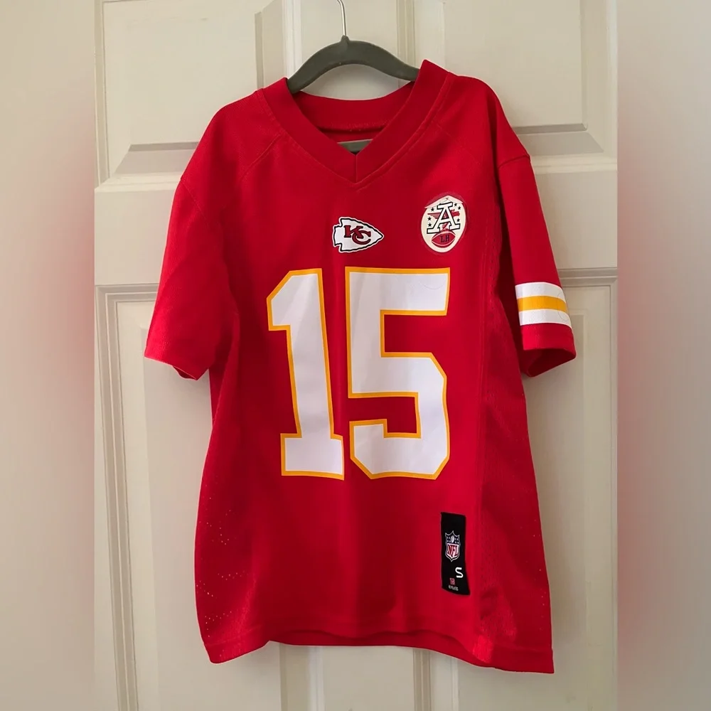 Youth NFL Patrick Mahomes Red Kansas City Chiefs Game Jersey #15 size small 8